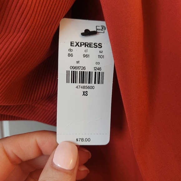 Express Body Contour Ribbed Top - Picture 3 of 5